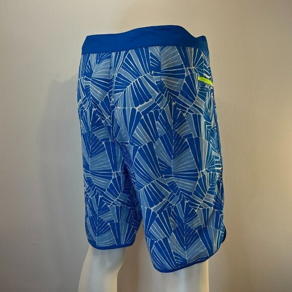 Vineyard Vines Men's Blue Abstract Palms Board Shorts - Size 36 - EUC - Picture 4 of 5